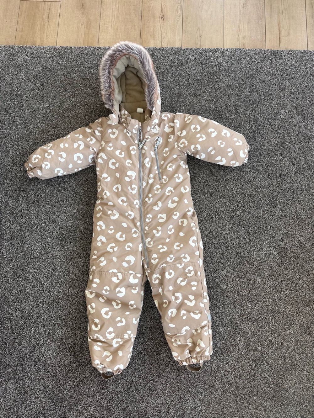 H&M Girls Snowsuit OnePiece Animal Print Tan Size 3T 4T Zip Up Fleece Hood Strap